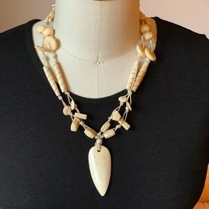 Vintage carved bone necklace 🦴